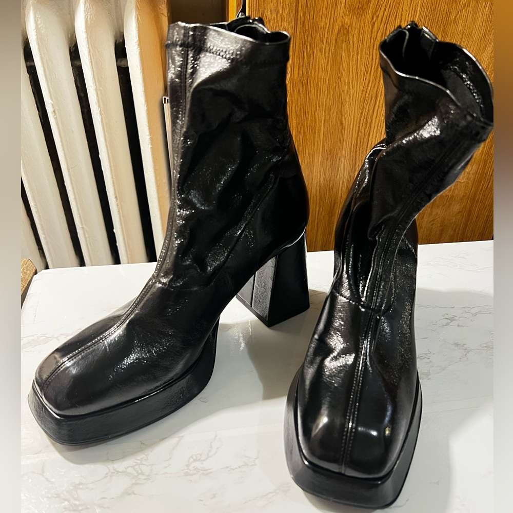 Steven Madden Stack Platform Boots. - Picture 5 of 6